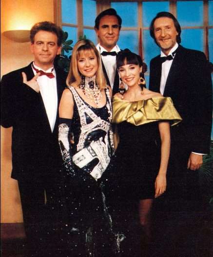 Dorothée, Ariane, Patrick, Corbier et Jacky dans "La Famille Fou Rire"