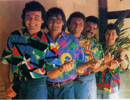 Les musclés en chemise hawaïenne